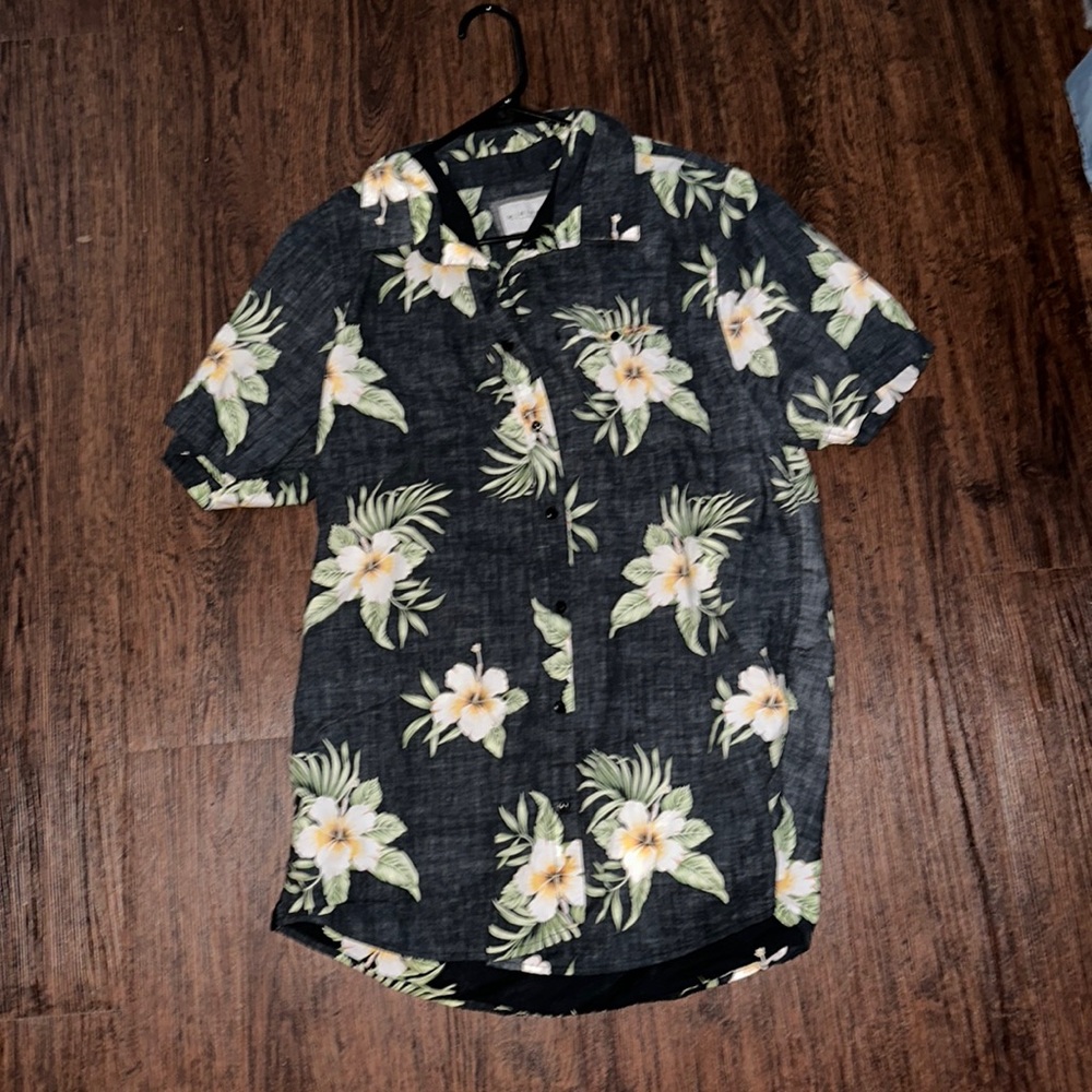 Rip curl flower button up shirt